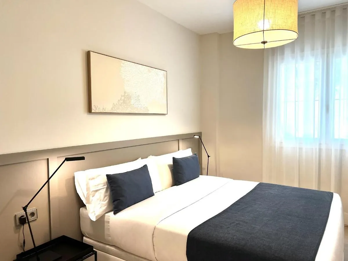 Sitges Spaces Garden Oasis 3 Bedroom 2 Bath Garden 0*,  西班牙