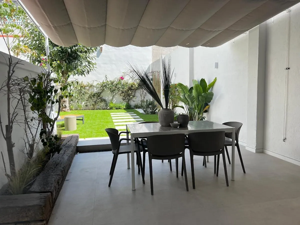 Sitges Spaces Garden Oasis 3 Bedroom 2 Bath Garden Lägenhet